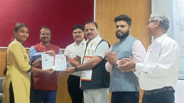 दुर्ग में जनजातीय गौरव दिवस का आयोजन-Event of Govt.V.Y.T.PG. Autonomous College, Durg