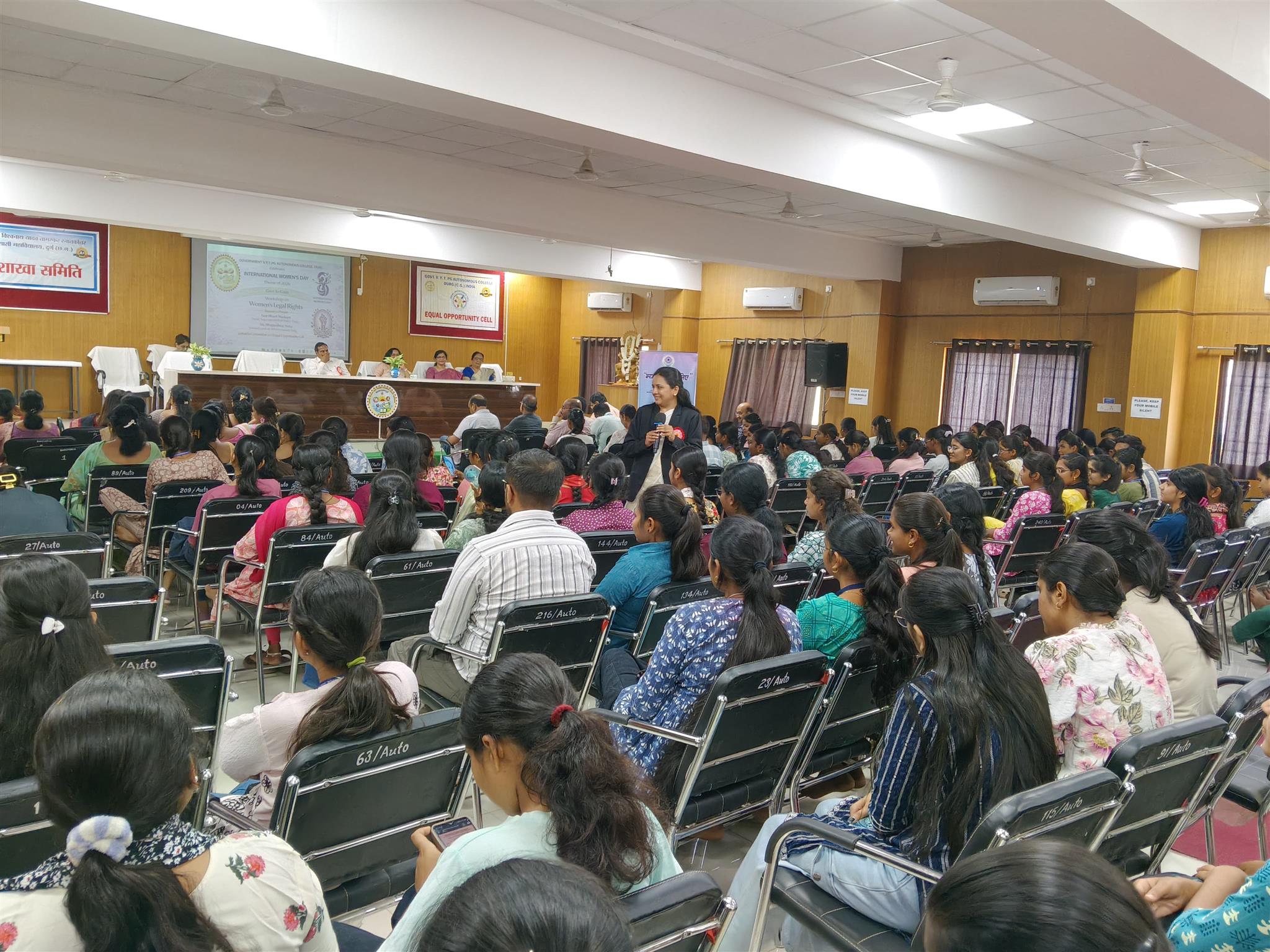 Science College Durg - शासकीय वि.या.ता. स्नातकोत्तर स्वशासी महाविद्यालय में " महिलाओं के कानूनी अधिकार" पर कार्यशाला संपन्न 