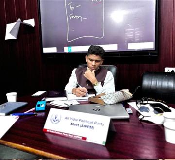 Science College Durg - मॉडरेटर और जज की भूमिका में साइंस कॉलेज दुर्ग के छात्र दीपांशु नेताम, ग्वालियर MUN में बिखेरा छत्तीसगढ़ का परचम! 