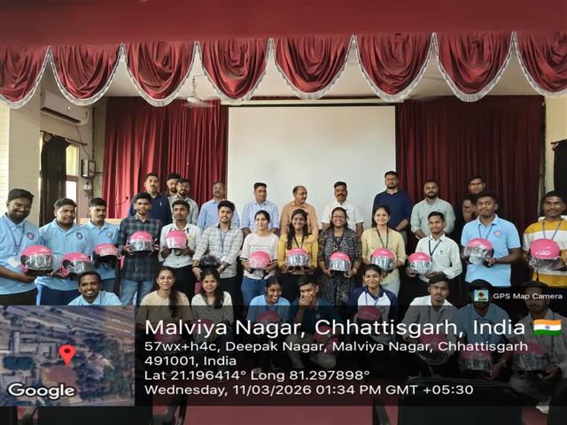सड़क सुरक्षा के प्रति जागरूकता एवं निःशुल्क हेलमेट वितरण-Event of Govt.V.Y.T.PG. Autonomous College, Durg